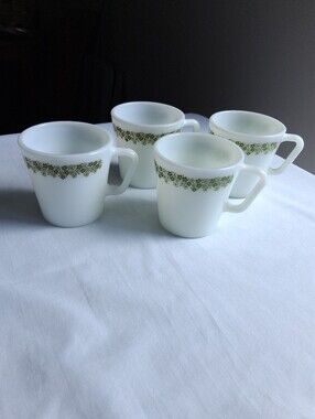 Pyrex Spring Blossom Green Crazy Daisy Coffee Cup Mugs Set Of 4 vintage 70s